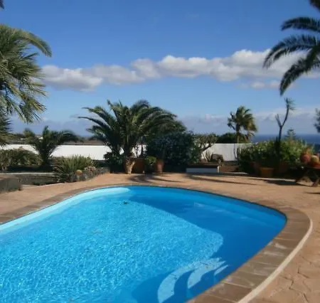 Casa Lydia Villa Mácher